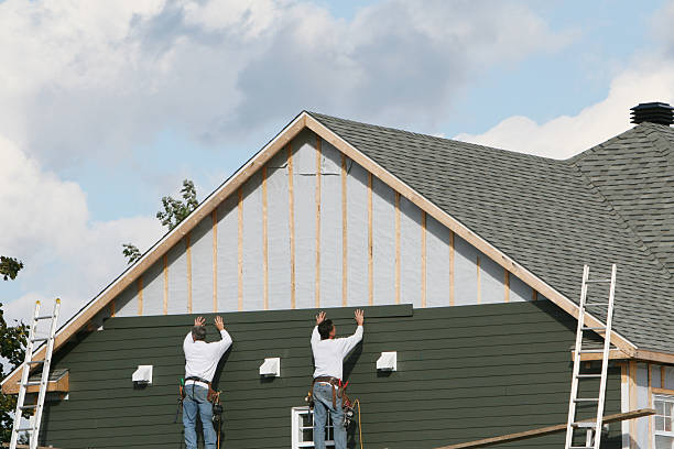 Professional Vinyl Siding technician working in New Waterford, OH
